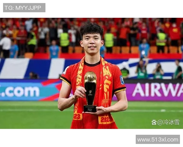 独特风格与创新打法并存的国足新星：他如何打破常规重新定义中国足球未来